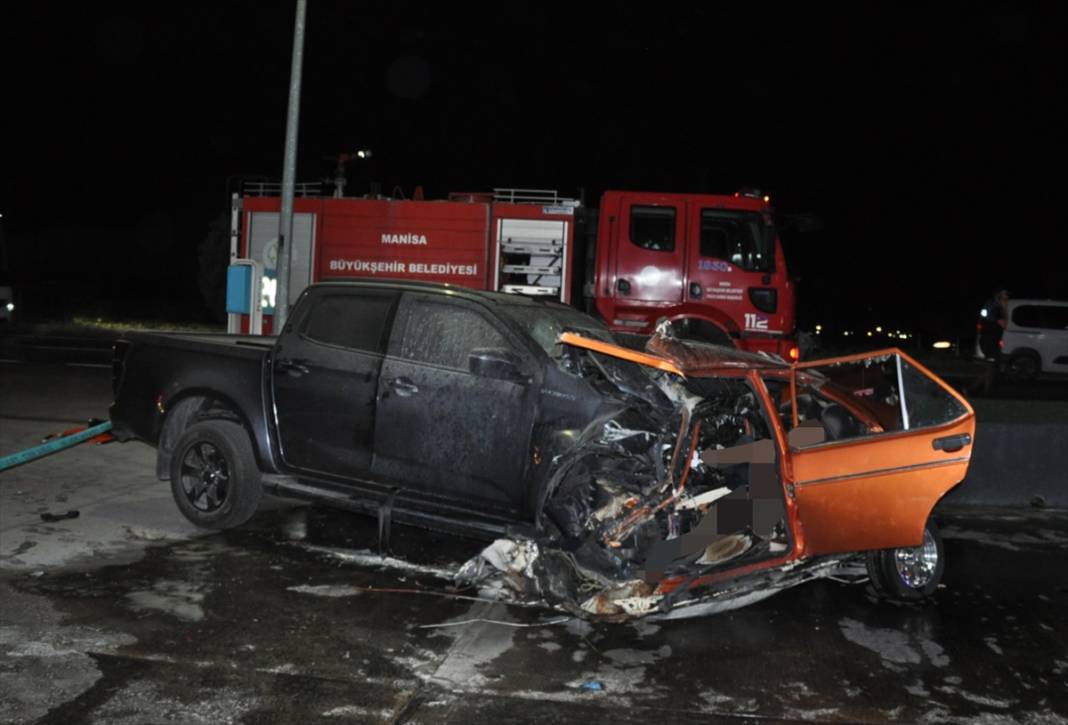 5 kişinin öldüğü trafik kazasında kimlikler belli oldu, acı an ortaya çıktı 12
